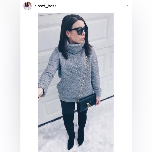 Gap Fit Houndstooth Thick Quilted Cowl Funnel Neck Oversized pullover Small - Picture 3 of 8